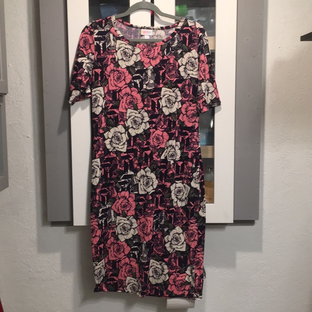 Lularoe Pink Roses Size large